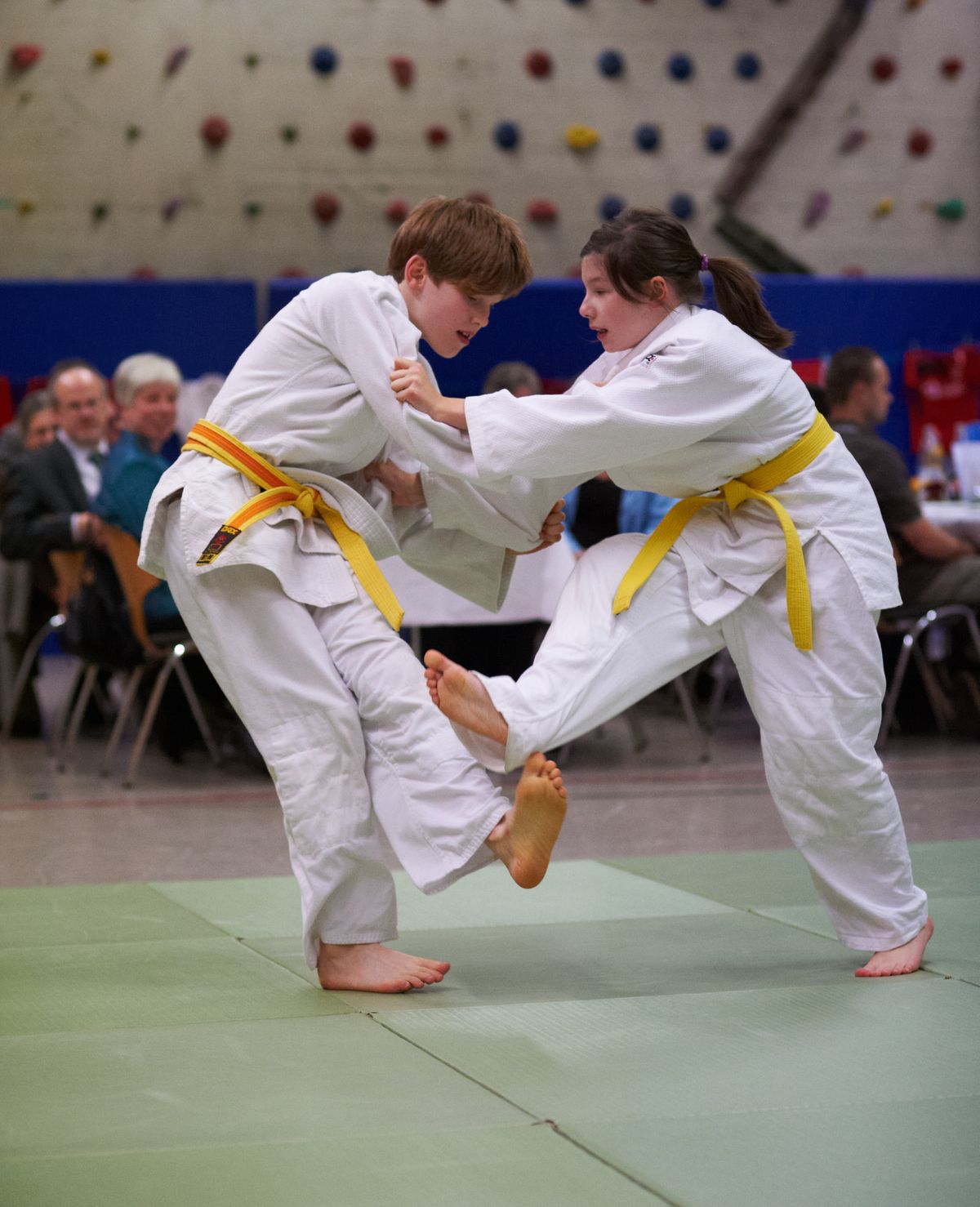 Blista - zwei M&auml;dchen im Judo-Kampf